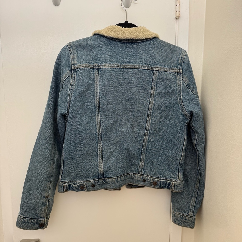 Levi's Sherpa-Lined Denim Jacket - Picture 4 of 4